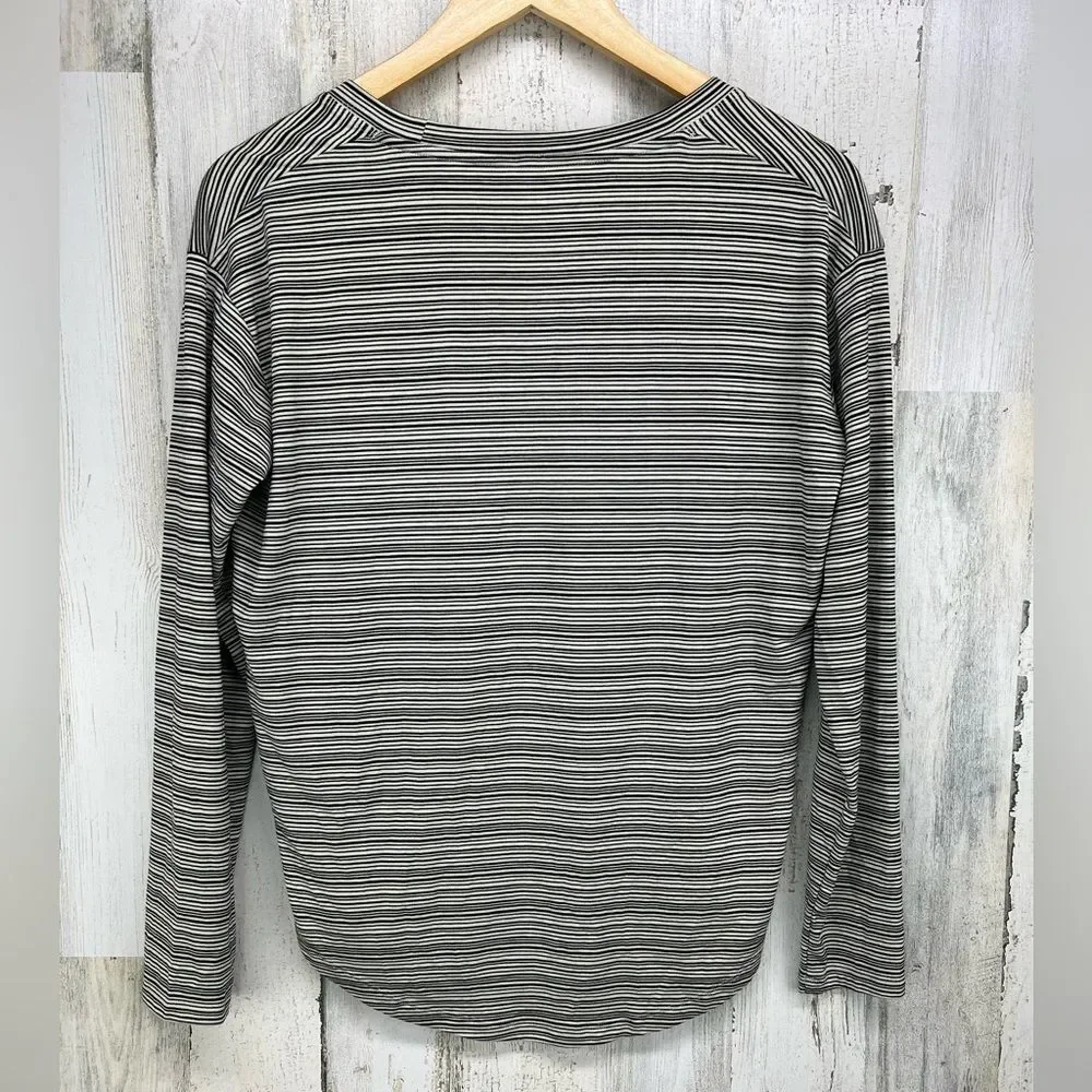 Athleta Cloudlight Stratus Striped Top Womens XS Black Cream Long Sleeve Modal - Picture 4 of 6